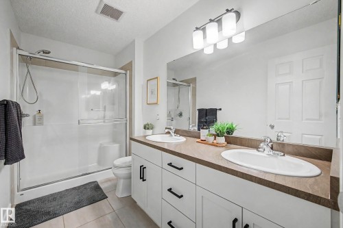 2083 Chalmers Way Sw, Edmonton, AB - Indoor Photo Showing Bathroom