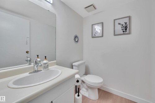 #35 4403 Riverbend Rd Nw, Edmonton, AB - Indoor Photo Showing Bathroom