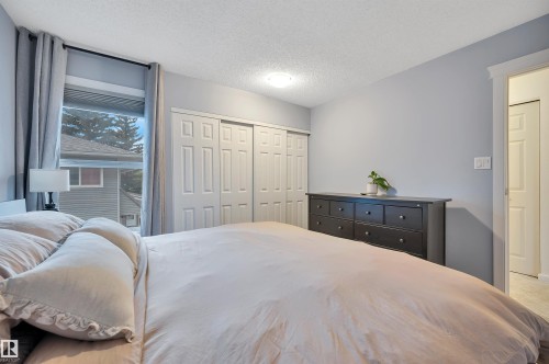 #35 4403 Riverbend Rd Nw, Edmonton, AB - Indoor Photo Showing Bedroom