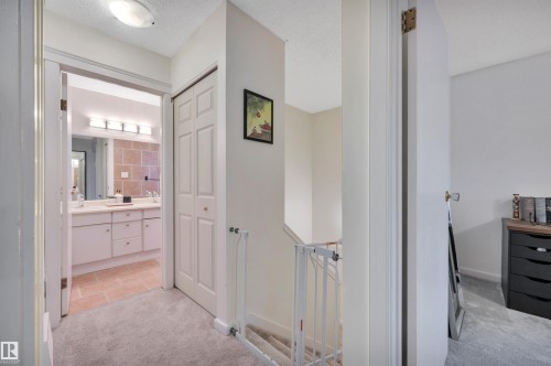 #35 4403 Riverbend Rd Nw, Edmonton, AB - Indoor