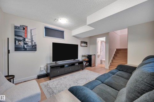 #35 4403 Riverbend Rd Nw, Edmonton, AB - Indoor Photo Showing Living Room