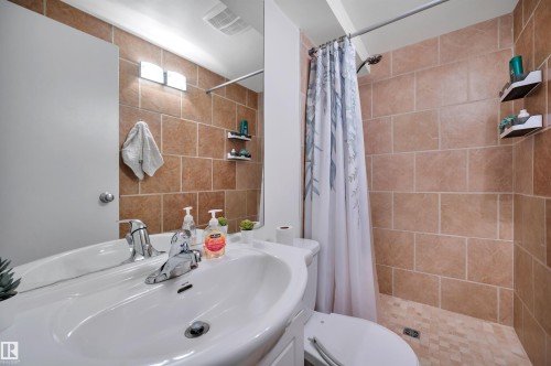 #35 4403 Riverbend Rd Nw, Edmonton, AB - Indoor Photo Showing Bathroom
