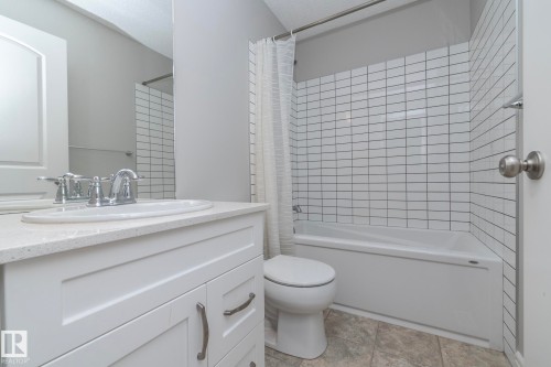 803 Secord Boulevard Nw, Edmonton, AB - Indoor Photo Showing Bathroom