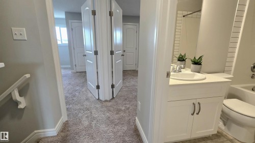 803 Secord Boulevard Nw, Edmonton, AB - Indoor Photo Showing Bathroom