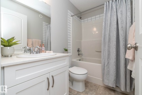 803 Secord Boulevard Nw, Edmonton, AB - Indoor Photo Showing Bathroom