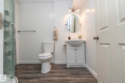 803 Secord Boulevard Nw, Edmonton, AB - Indoor Photo Showing Bathroom