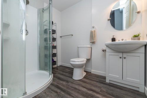 803 Secord Boulevard Nw, Edmonton, AB - Indoor Photo Showing Bathroom