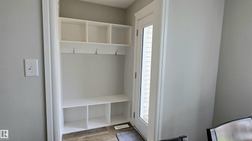 803 Secord Boulevard Nw, Edmonton, AB - Indoor