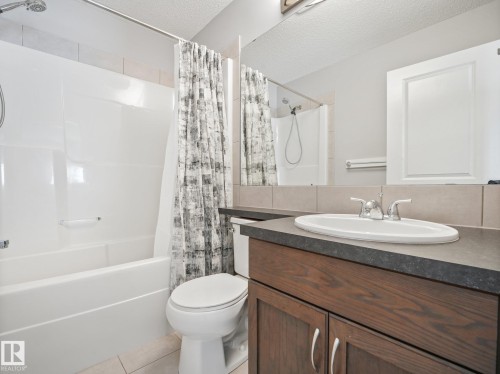 17629 60A Street Nw, Edmonton, AB - Indoor Photo Showing Bathroom