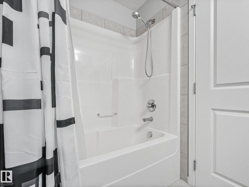 17629 60A Street Nw, Edmonton, AB - Indoor Photo Showing Bathroom