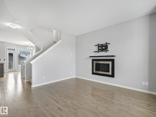 17629 60A Street Nw, Edmonton, AB - Indoor Photo Showing Living Room