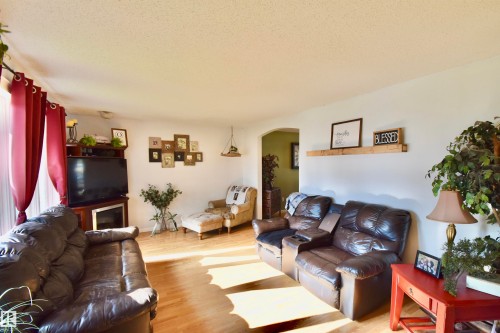 4405 46A Street, St. Paul Town, AB - Indoor Photo Showing Living Room