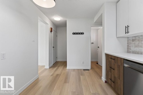 428 Hermitage Road Nw, Edmonton, AB - Indoor Photo Showing Other Room