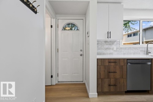 428 Hermitage Road Nw, Edmonton, AB - Indoor