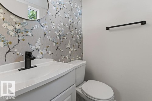 428 Hermitage Road Nw, Edmonton, AB - Indoor Photo Showing Bathroom