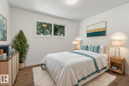 428 Hermitage Road Nw, Edmonton, AB - Indoor Photo Showing Bedroom