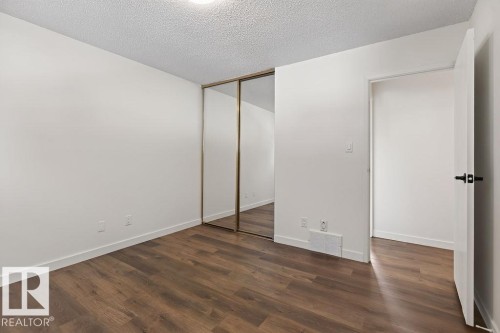 428 Hermitage Road Nw, Edmonton, AB - Indoor Photo Showing Other Room