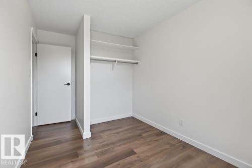 428 Hermitage Road Nw, Edmonton, AB - Indoor Photo Showing Other Room