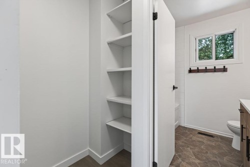 428 Hermitage Road Nw, Edmonton, AB - Indoor