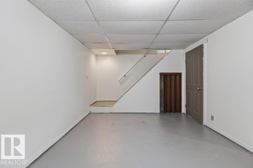 428 Hermitage Road Nw, Edmonton, AB - Indoor Photo Showing Other Room