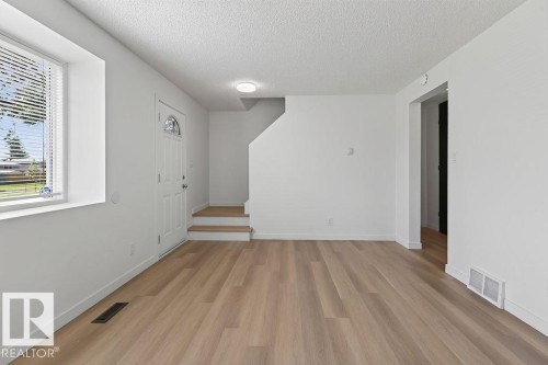 428 Hermitage Road Nw, Edmonton, AB - Indoor Photo Showing Other Room