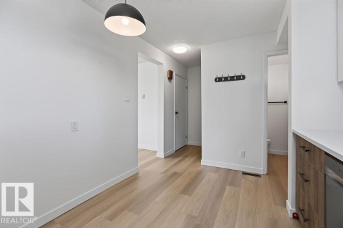 428 Hermitage Road Nw, Edmonton, AB - Indoor Photo Showing Other Room