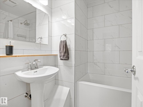 7 Camelot Avenue, Leduc, AB - Indoor Photo Showing Bathroom