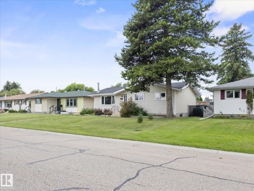 7 Camelot Avenue, Leduc, AB - Outdoor
