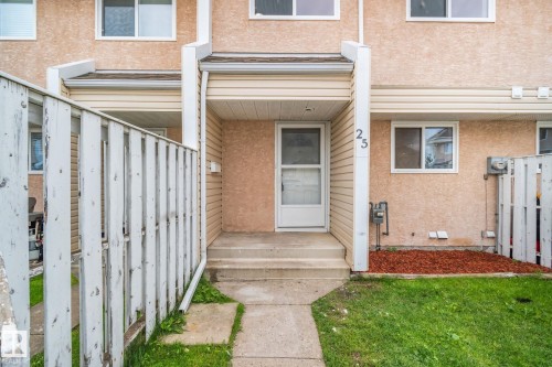 16525 100 Street NW  Edmonton, AB T5X 5H4