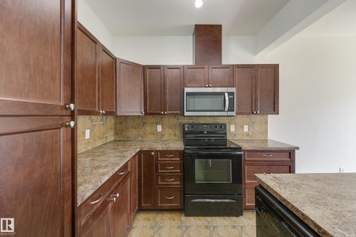 101 Sandstone Estates, Stony Plain, AB - Indoor Photo Showing Kitchen