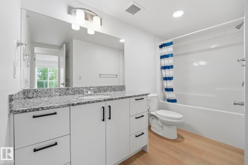 #416 9504 182 St Nw, Edmonton, AB - Indoor Photo Showing Bathroom
