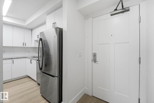 #416 9504 182 St Nw, Edmonton, AB - Indoor Photo Showing Kitchen