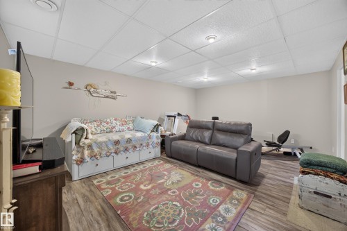 Spacious room with light neutral walls and wood-finish flooring - #7 155 Crocus Cr, Sherwood Park, AB - Indoor
