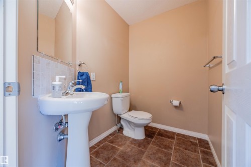 #405 178 Bridgeport Bv, Leduc, AB - Indoor Photo Showing Bathroom