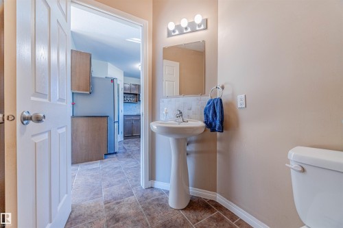#405 178 Bridgeport Bv, Leduc, AB - Indoor Photo Showing Bathroom
