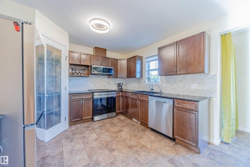 #405 178 Bridgeport Bv, Leduc, AB - Indoor Photo Showing Kitchen With Stainless Steel Kitchen With Double Sink