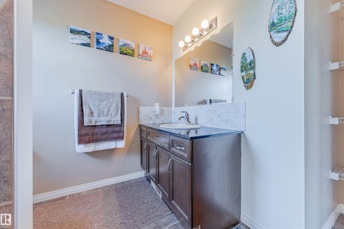 #405 178 Bridgeport Bv, Leduc, AB - Indoor Photo Showing Bathroom