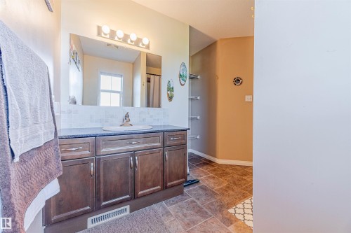 #405 178 Bridgeport Bv, Leduc, AB - Indoor Photo Showing Bathroom