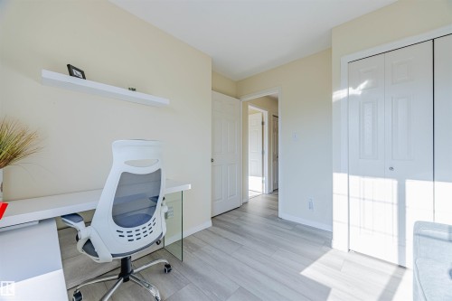 #405 178 Bridgeport Bv, Leduc, AB - Indoor Photo Showing Office