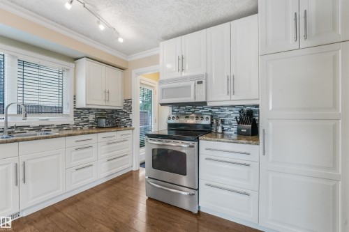 141 Camelot Avenue, Leduc, AB - Indoor Photo Showing Kitchen With Upgraded Kitchen