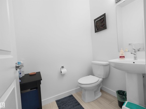 #9 7110 Keswick Common Sw, Edmonton, AB - Indoor Photo Showing Bathroom