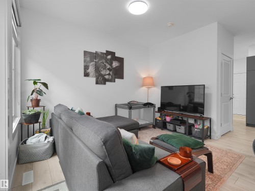 #9 7110 Keswick Common Sw, Edmonton, AB - Indoor Photo Showing Living Room
