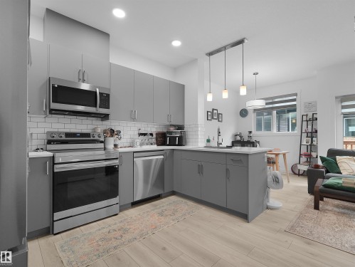 #9 7110 Keswick Common Sw, Edmonton, AB - Indoor Photo Showing Kitchen