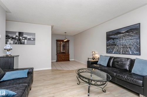 #302 5005 31 Av Nw, Edmonton, AB - Indoor Photo Showing Living Room