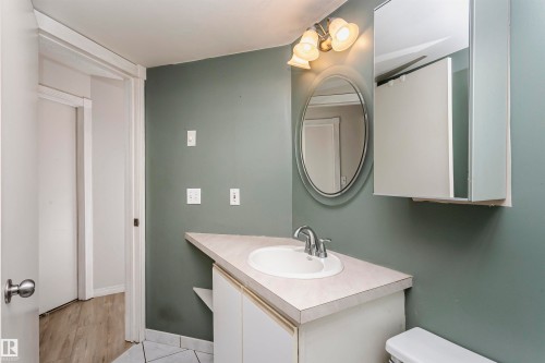 #302 5005 31 Av Nw, Edmonton, AB - Indoor Photo Showing Bathroom