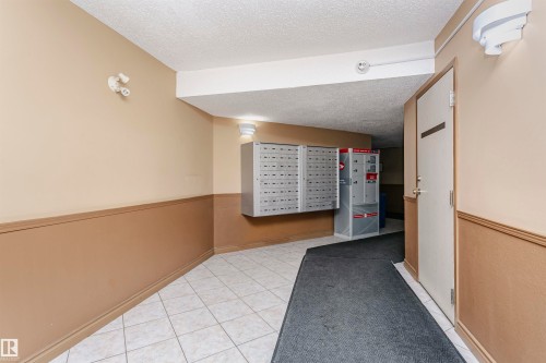 #302 5005 31 Av Nw, Edmonton, AB - Indoor Photo Showing Other Room