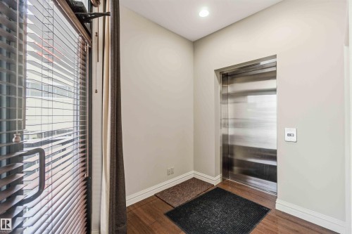 #401 10009 102 Av Nw, Edmonton, AB - Indoor Photo Showing Other Room