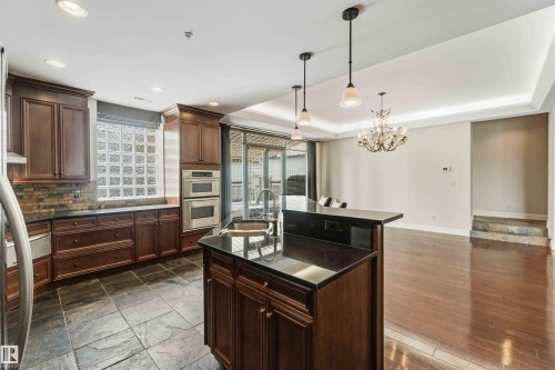 #401 10009 102 Av Nw, Edmonton, AB - Indoor Photo Showing Kitchen
