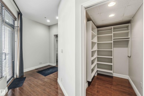 #401 10009 102 Av Nw, Edmonton, AB - Indoor Photo Showing Other Room