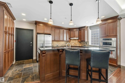 #401 10009 102 Av Nw, Edmonton, AB - Indoor Photo Showing Kitchen With Upgraded Kitchen